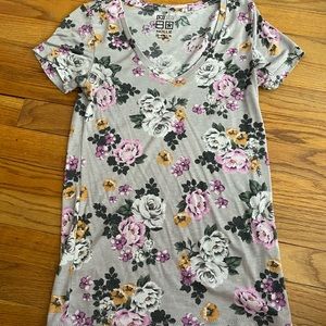 Women’s Floral v-neck